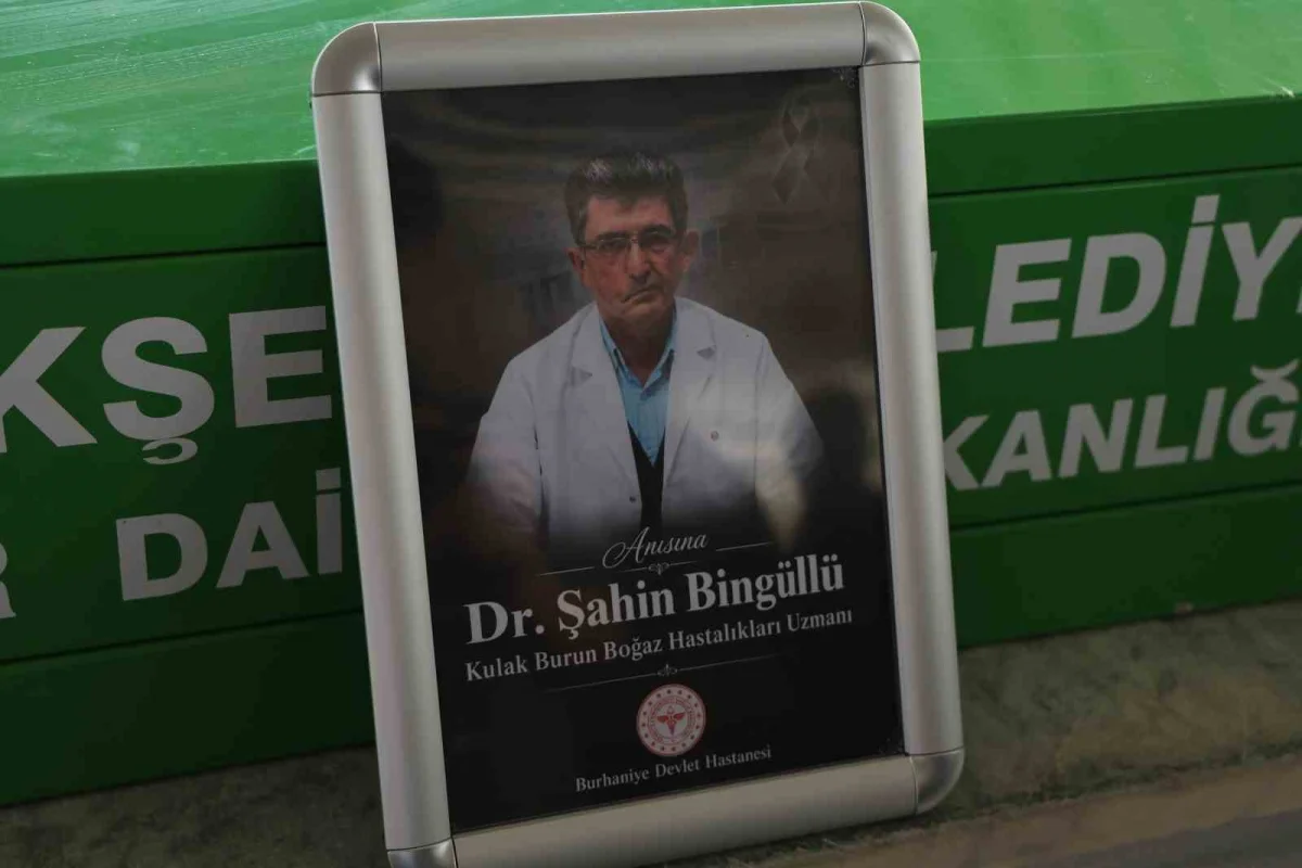 Ayvalık açıklarındaki tekne kazasında ölen Dr. Şahin Bingüllü Adana'da son yolculuğuna uğurlandı 3