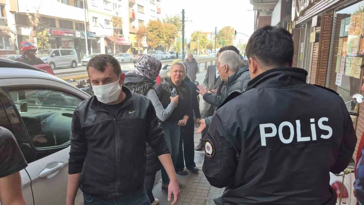Eskişehir'de yanan çiçekçi dükkanının sahibi gözyaşlarına boğuldu 5