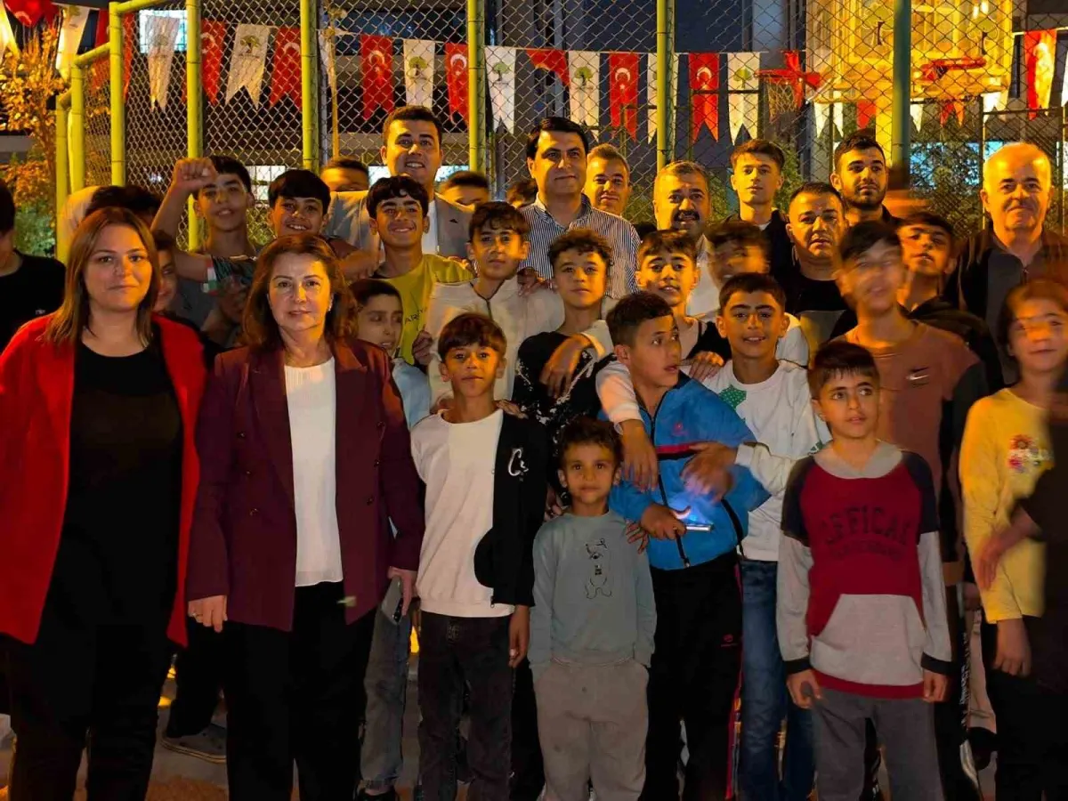 Şehitkamil'de Eydibaba Mahallesi'ne yeni yaşam alanı: Başkan Yılmaz gençlerle sahaya indi 1