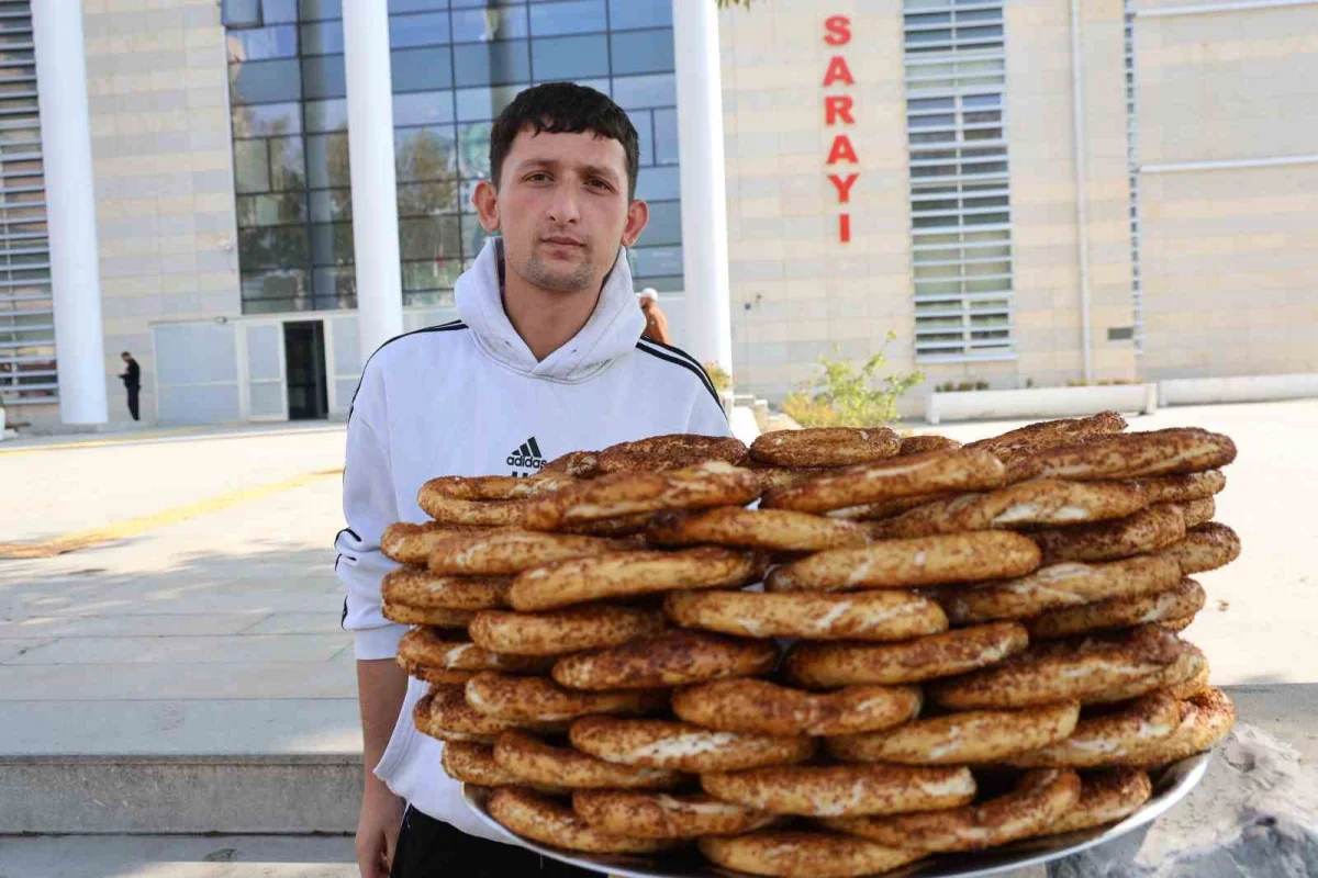 Elazığ'da simit tezgahına not bırakıp KPSS'ye girdi: Döndüğünde poşetteki parayı görünce duygulandı 5
