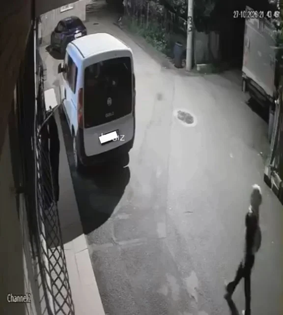 Bursa'da penceredeki çamaşırları seçip çalan şüpheli kamerada 1