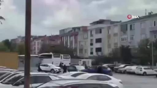 Bayrampaşa'da otomobilin önünü kesip araçtaki 7 kilogram altın ve yüklü miktardaki parayı böyle...