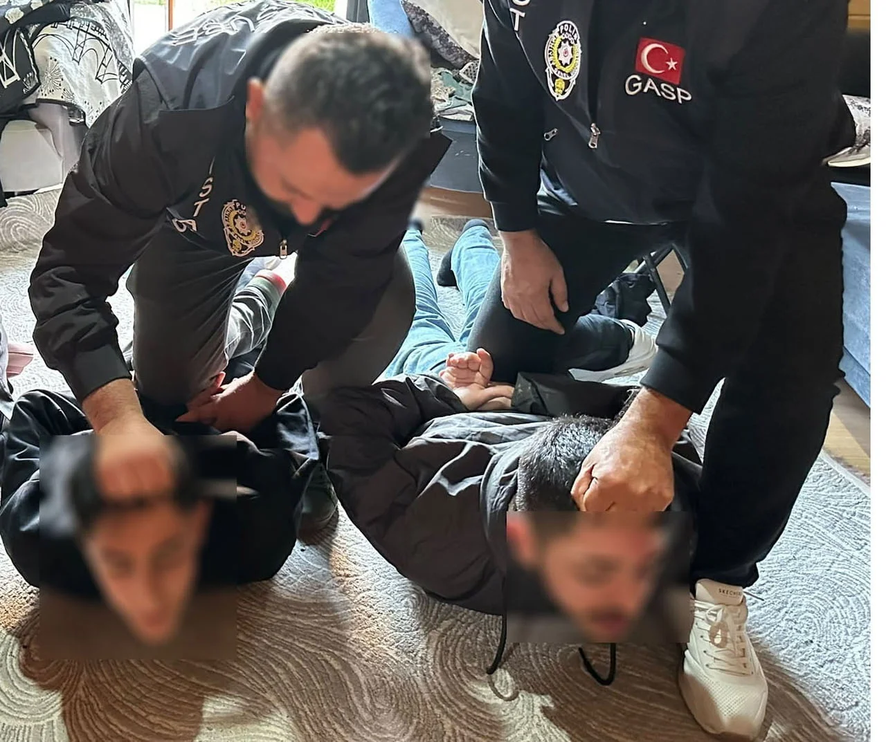 OLAYA KARIŞAN 7 ŞÜPHELİYLE, OLAYLA BAĞLANTISI TESPİT EDİLEN 5 ŞÜPHELİ OLMAK ÜZERE TOPLAM 12...