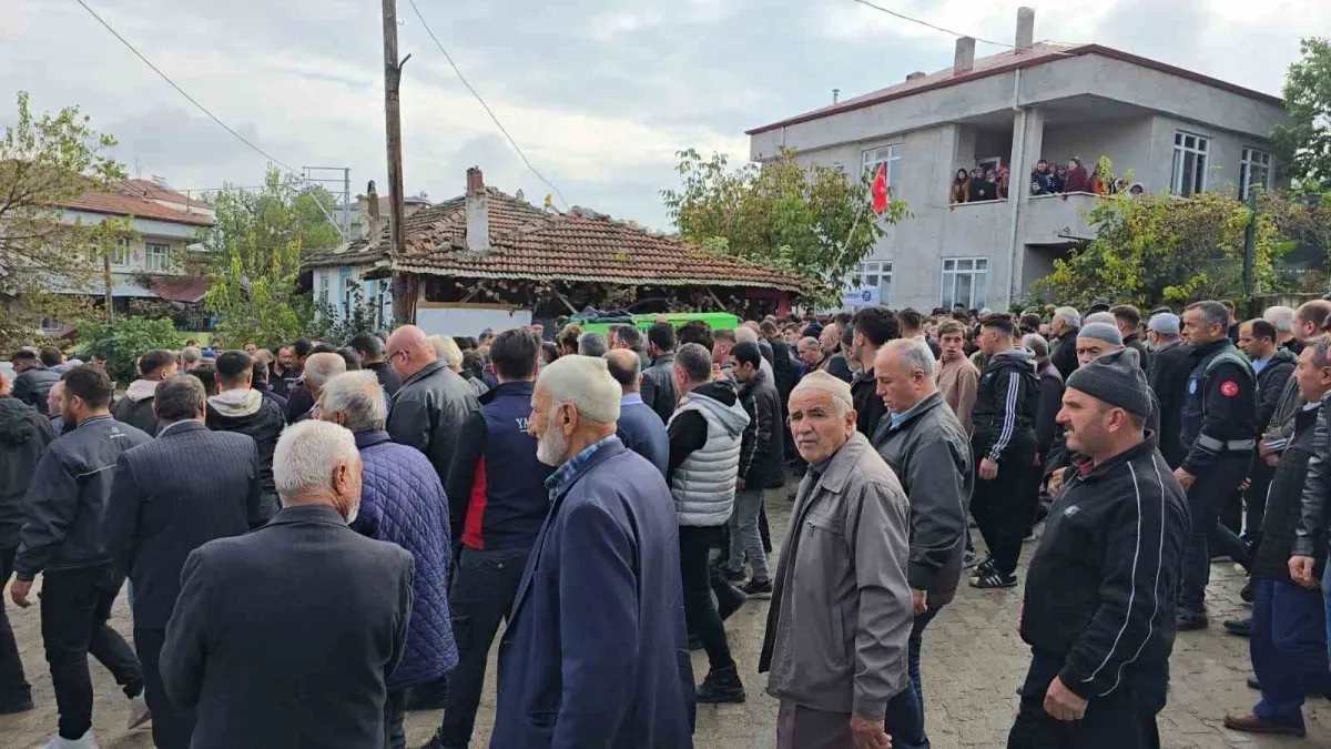 İstanbul'daki inşaatta hayatını kaybeden genç işçi memleketinde toprağa verildi 1