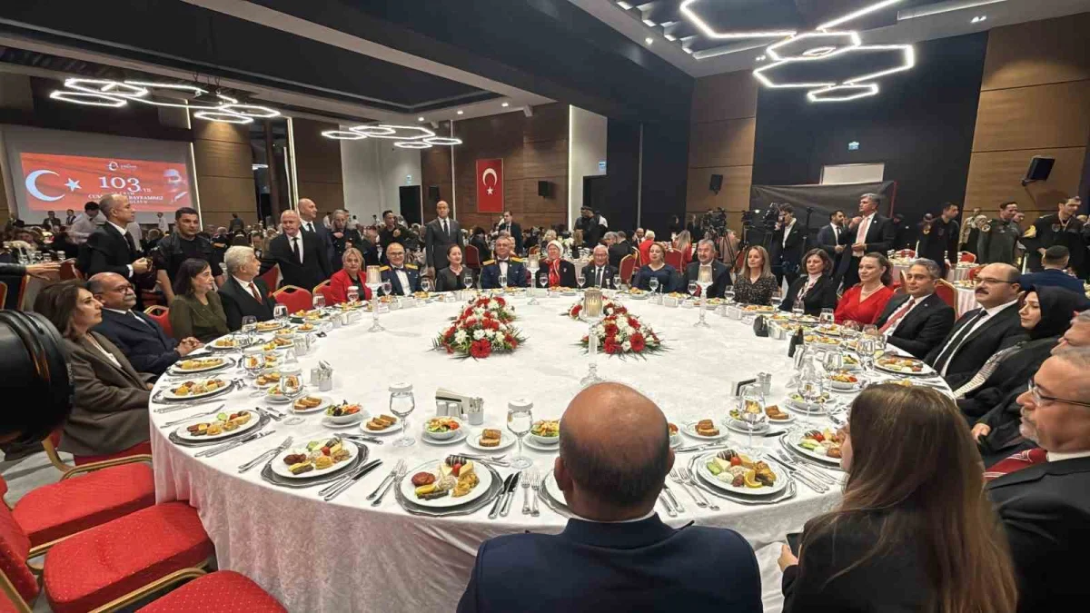 Eskişehir'de Cumhuriyet'in 103. yıl dönümü resepsiyonla kutlandı 2