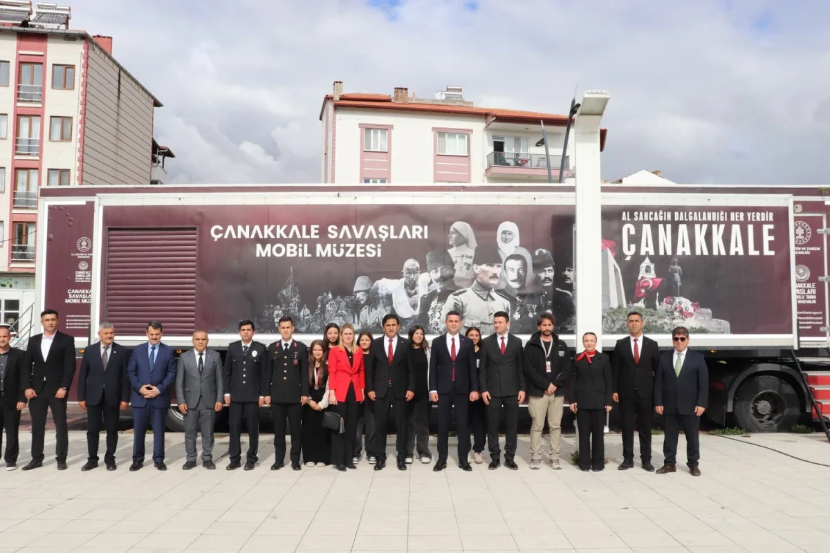 Çanakkale ruhunu taşıyan mobil müze tırı Selendi'de ziyarete açıldı 2