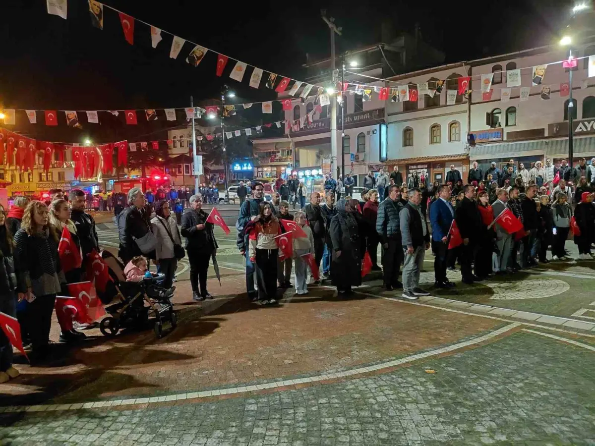 Mudurnu'da 29 Ekim Cumhuriyet Bayramı fener alayıyla kutlandı 1