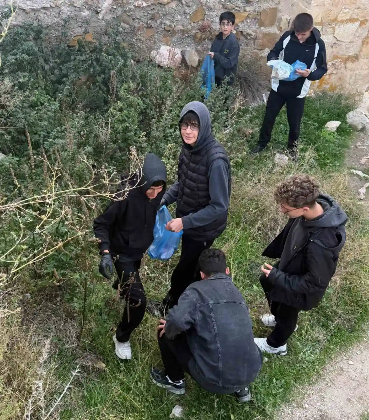 Bayburt Lisesi öğrencileri tarihi kalede çevre temizliği yaptı 2