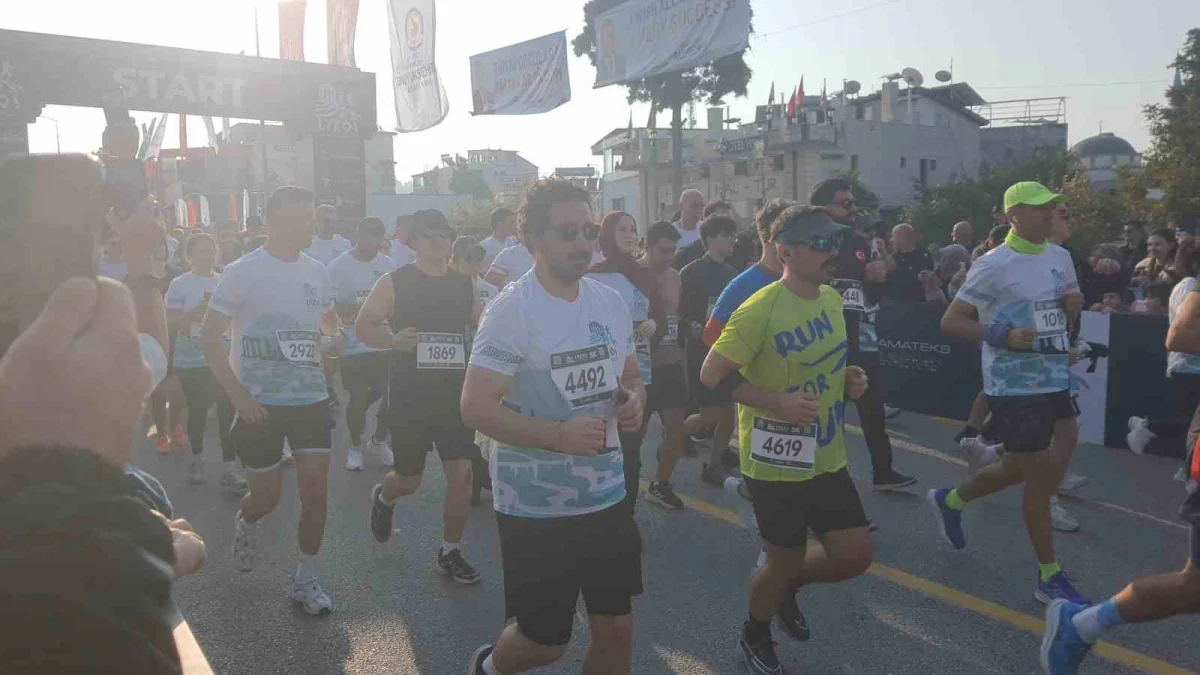 Denizli'de Lykos Yarı Maratonu heyecanı: Binlerce koşucu parkura çıktı 2
