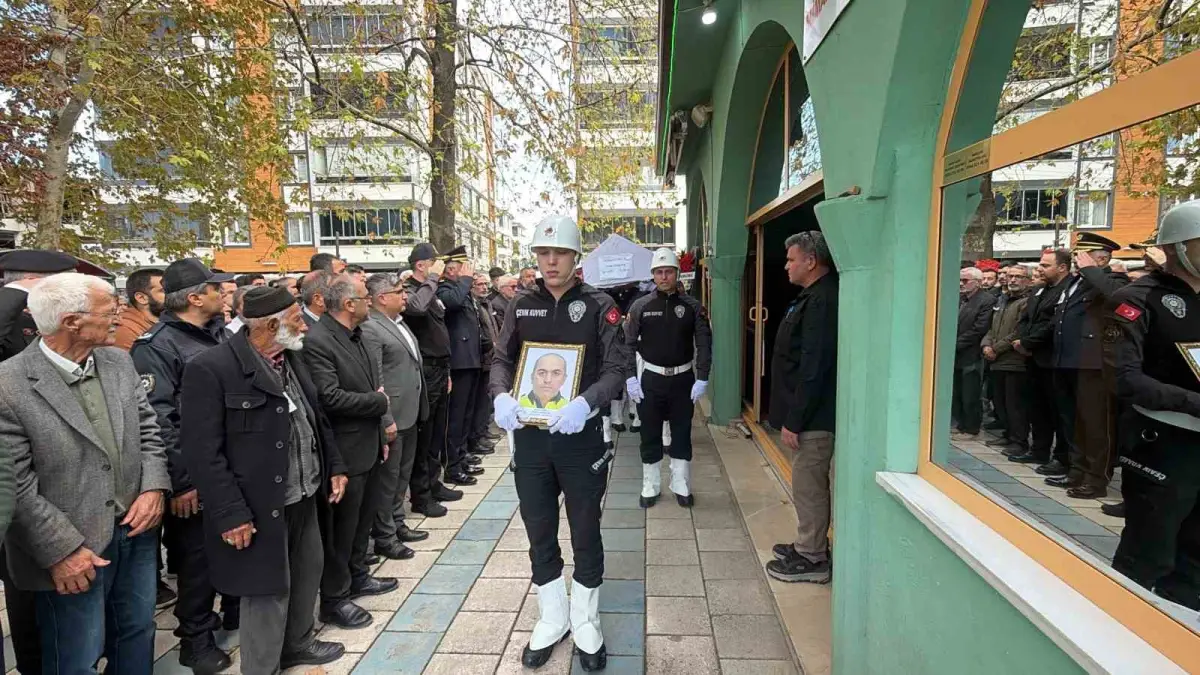 Kanser tedavisi gören polis memuru Hulusi Gökçe memleketinde toprağa verildi 2