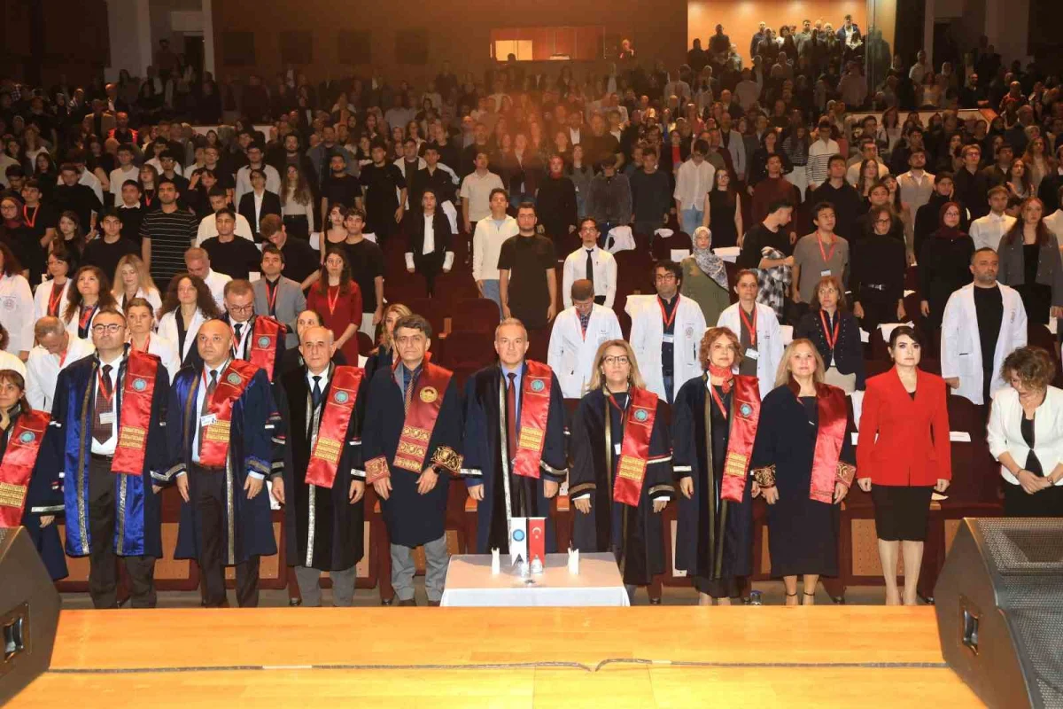 BUÜ Tıp Fakültesinde beyaz önlük heyecanı: Hekim adayları ilk adımı attı 5