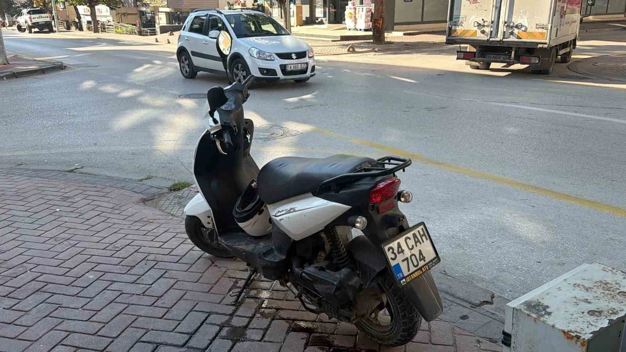 BOLU’DA OTOMOBİL İLE MOTOSİKLETİN ÇARPIŞMASI SONUCU MEYDANA GELEN KAZADA, MOTOSİKLETTE YOLCU...