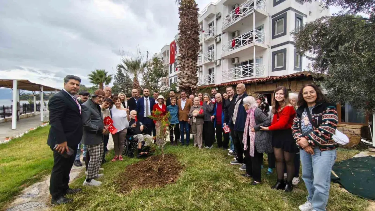 Burhaniye'de huzurevi sakinleriyle Cumhuriyet Bayramı kutlaması 2