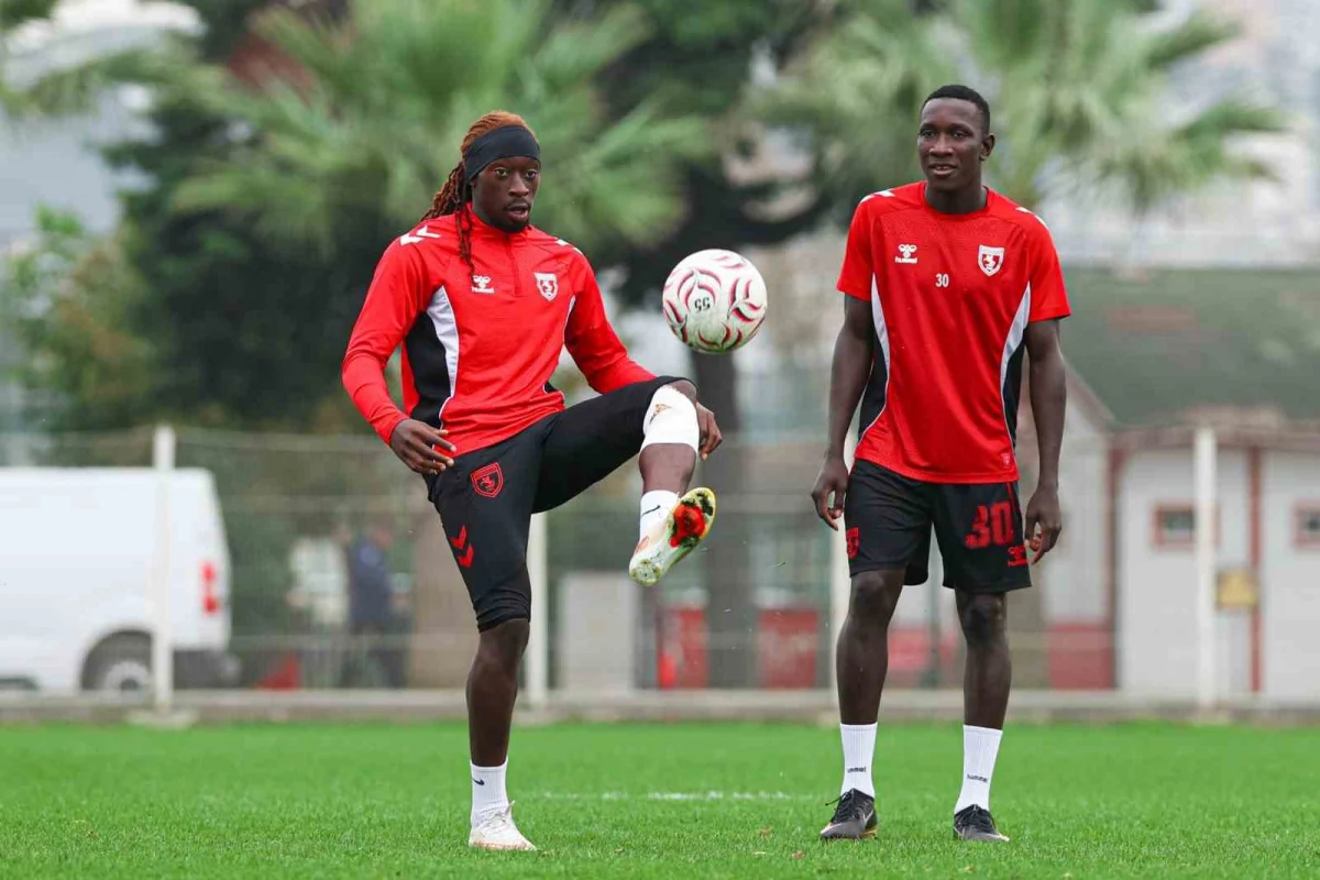 Samsunspor'da Başakşehir FK mesaisi çift antrenmanla başladı 4