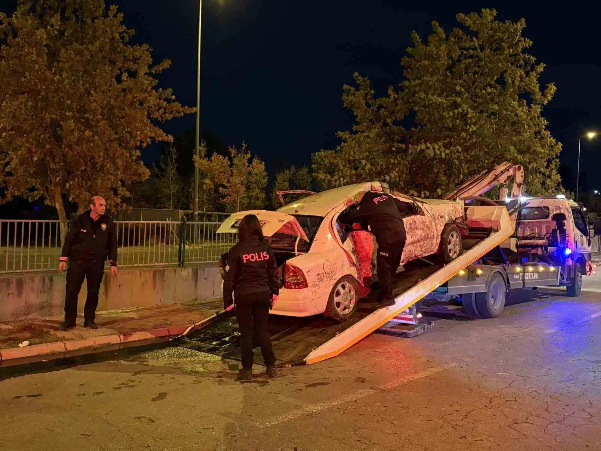 Kayseri'de su kanalına uçan otomobildeki 2 kişi yaralandı 3