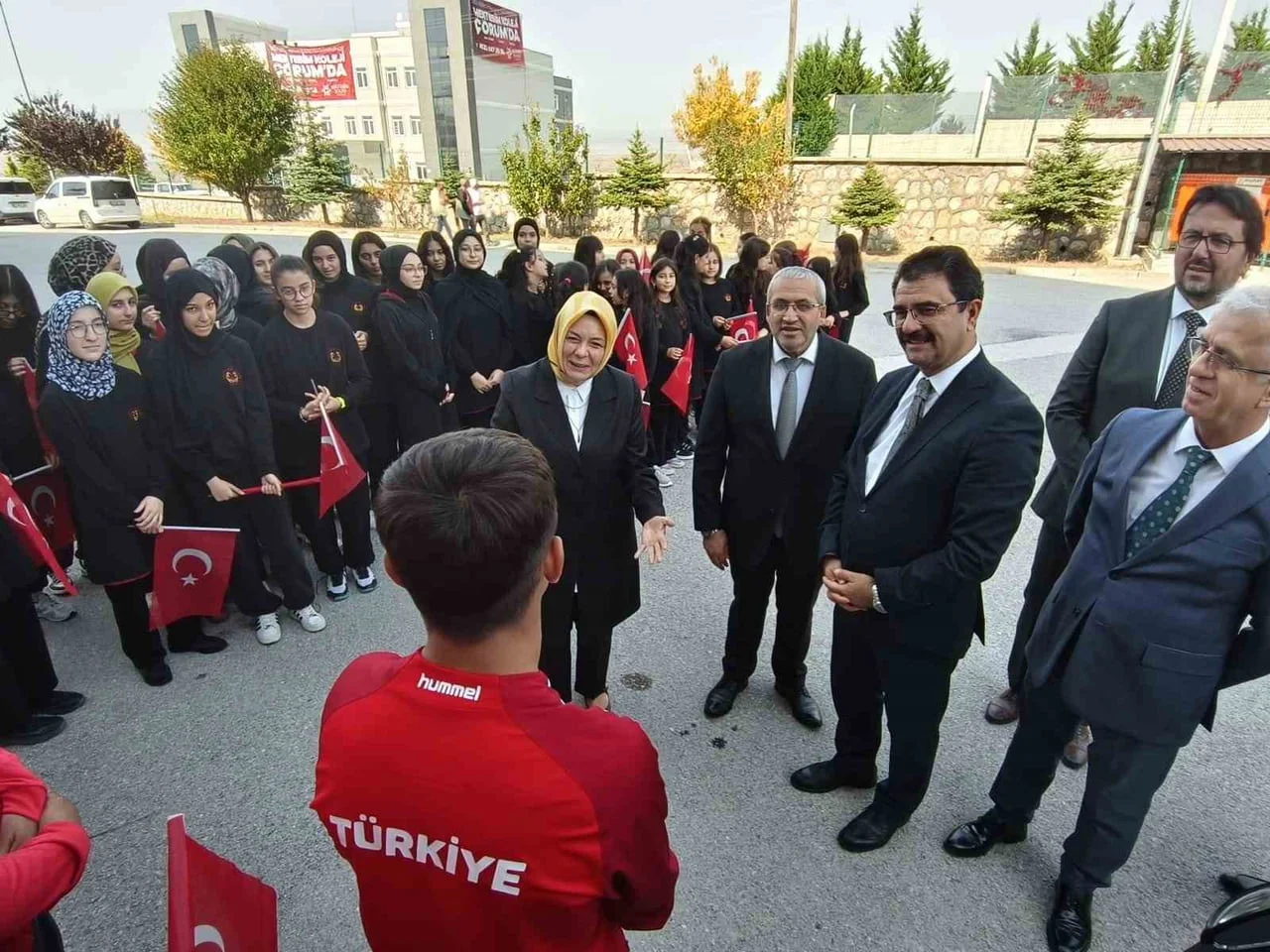 MİLLİ EĞİTİM BAKAN YARDIMCISI DOÇ. DR. CELİLE EREN ÖKTEN, PROTOKOL ÜYELERİ VE ÖĞRENCİLER...