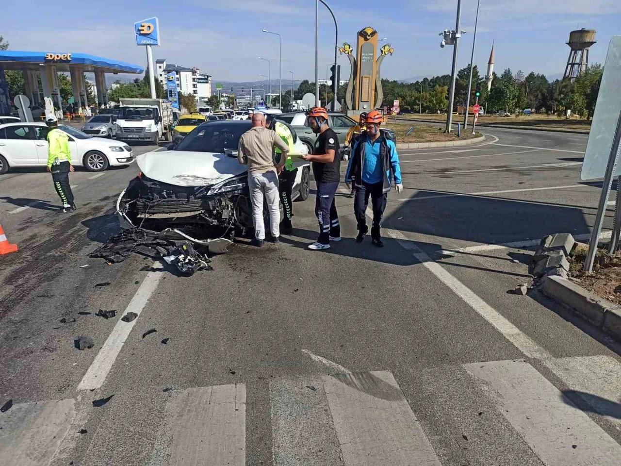 BİNGÖL’DE MEYDANA GELEN TRAFİK KAZASINDA 5 KİŞİ HAFİF YARALANDI.