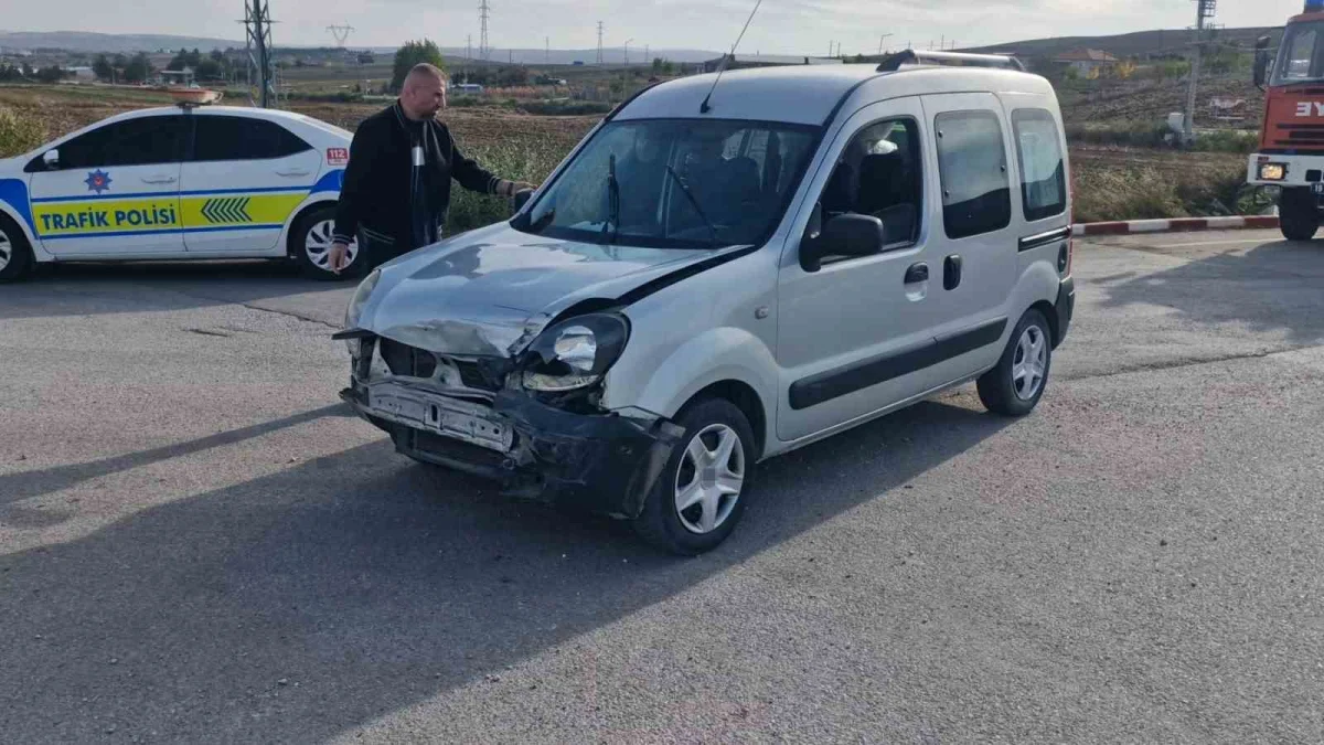 Çorum'un Alaca ilçesinde iki araç çarpıştı: 1 yaralı 3