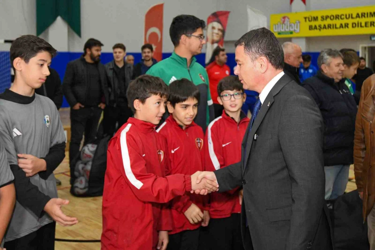 Osmangazi'de 69 amatör spor kulübüne ekipman desteği sağlandı 1