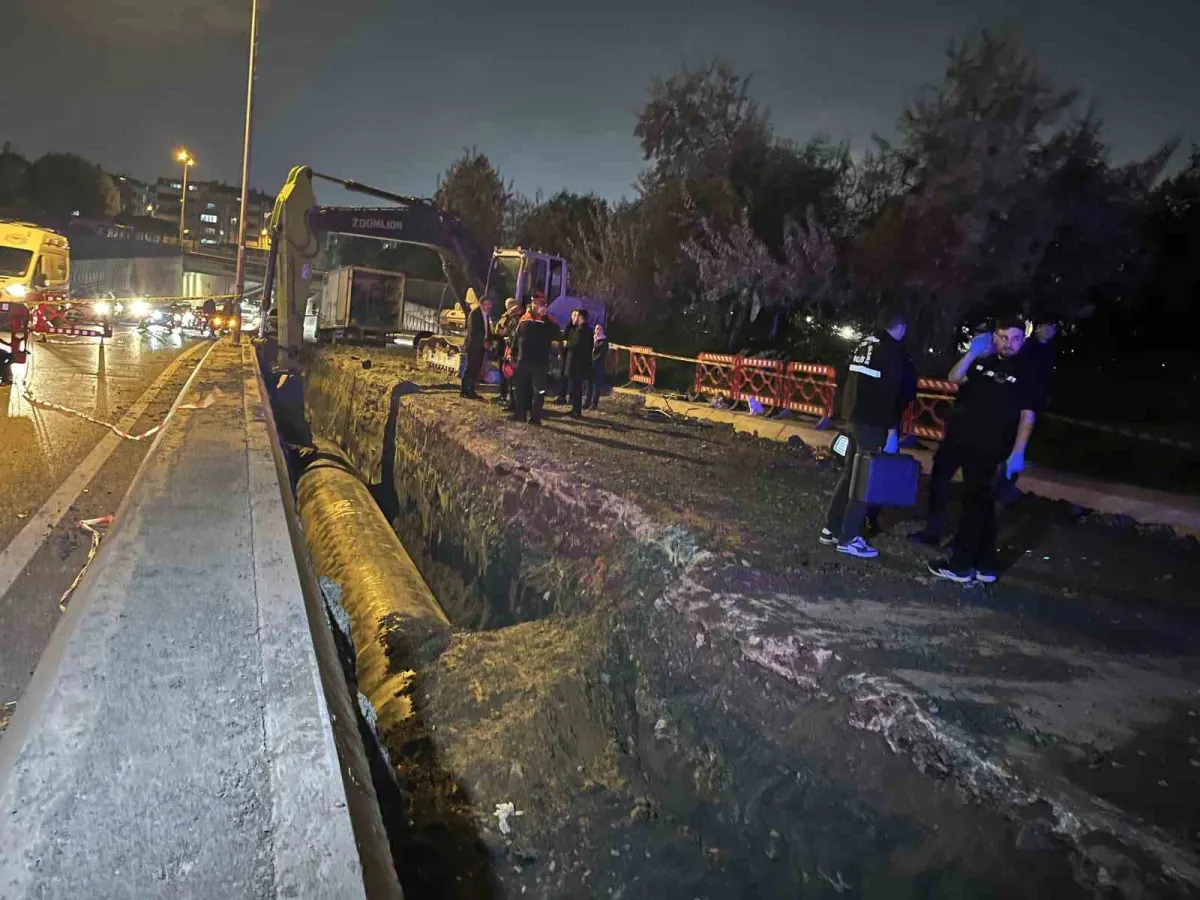 Bayrampaşa'da altyapı çalışmasında boru hattı boşluğuna düşen İSKİ personeli hayatını kaybetti 4