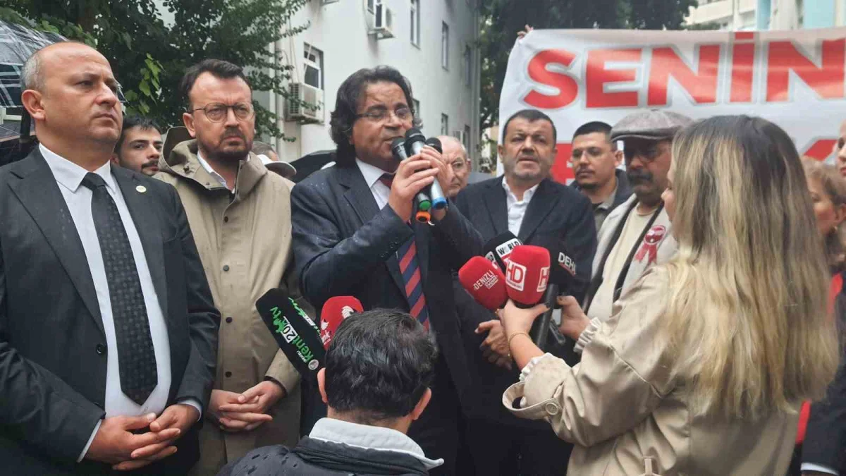 Denizli'de tutuklanan Şeniz Doğan için belediye önünde destek buluşması ikinci gününde sürdü 3