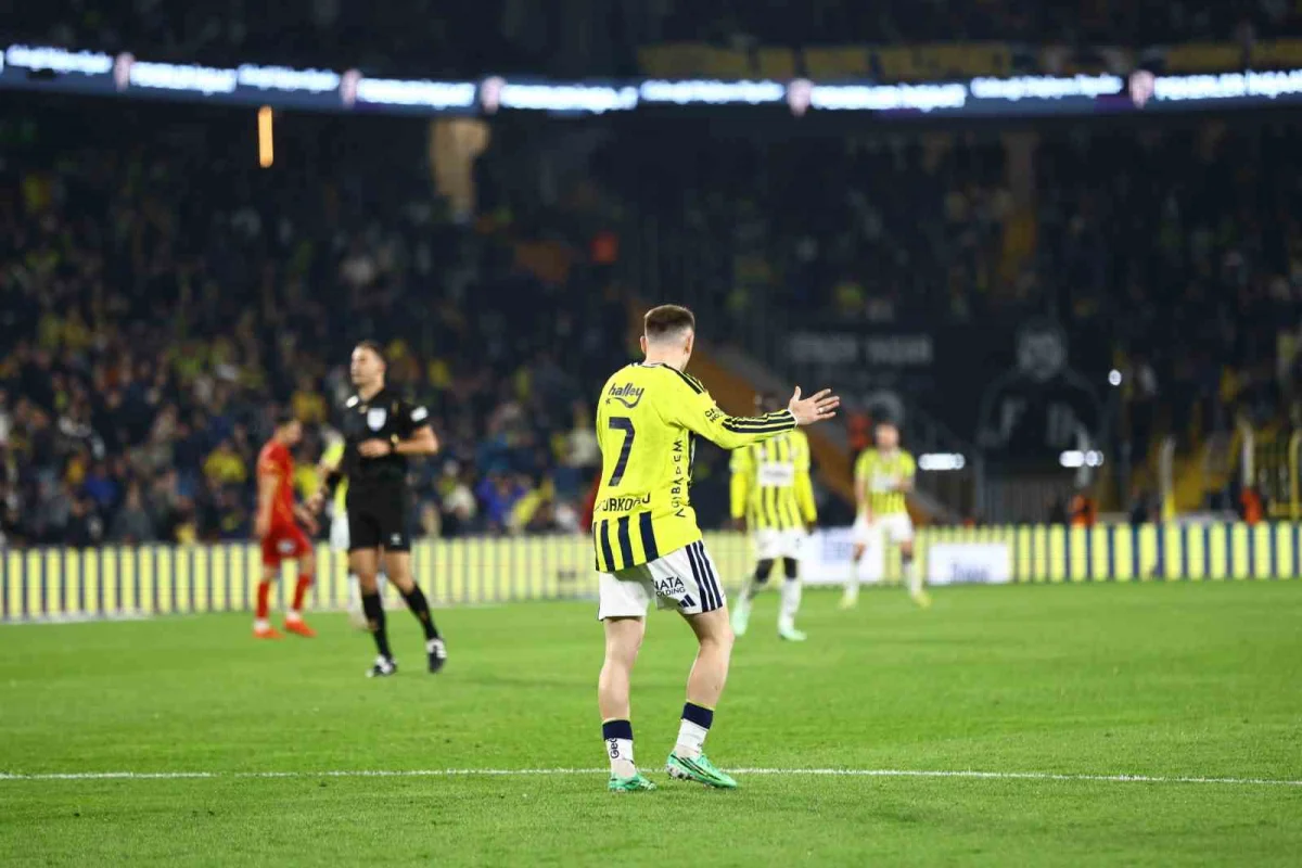 Trendyol Süper Lig'de Fenerbahçe evinde Göztepe'ye mağlup oldu 3