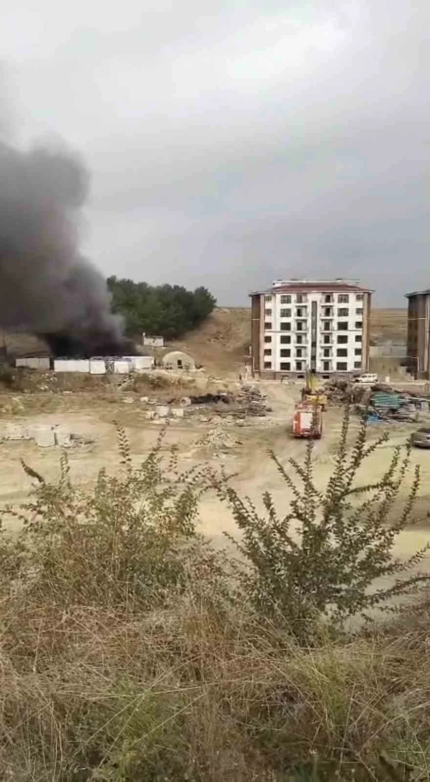 Edirne'de TOKİ konutları şantiyesinde çıkan yangın söndürüldü 5