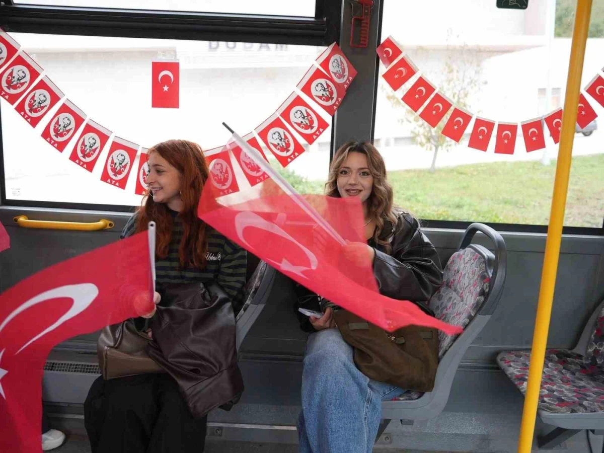 Düzce'de belediye otobüsünde yolculara 29 Ekim bando sürprizi 2