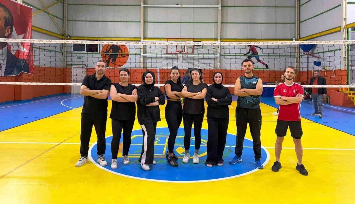 Körfez'de 32 okulun öğretmenleri şampiyonluk için filede 3