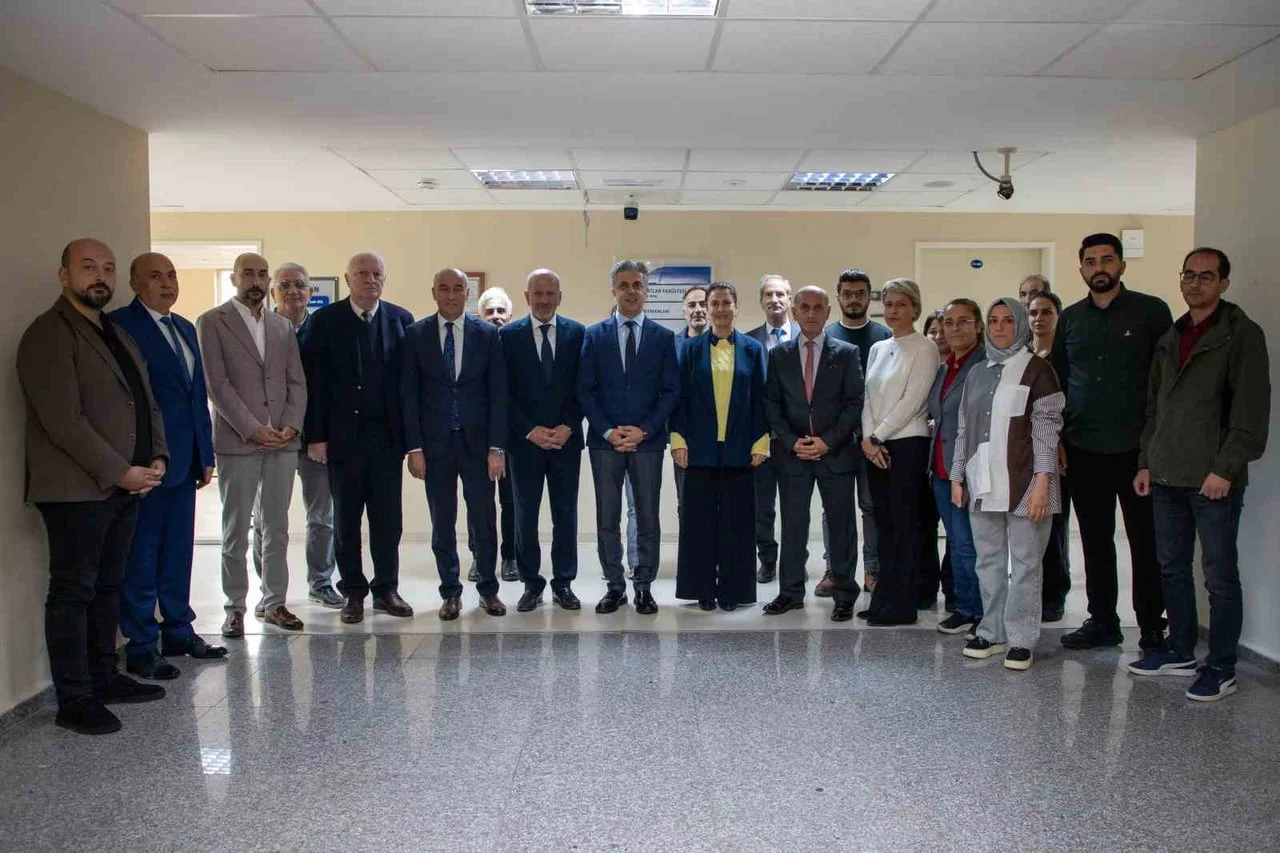 EBYÜ GÜZEL SANATLAR FAKÜLTESİNİN YENİ DEKANI ABDULKADİR GÜL OLDU