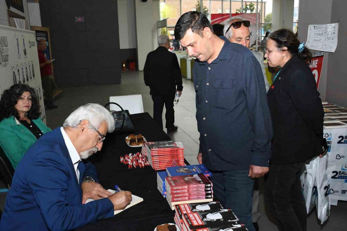 Balıkesir Kitap Fuarı'nda edebiyat dolu günler: Binlerce okur imza ve söyleşilere katıldı 4