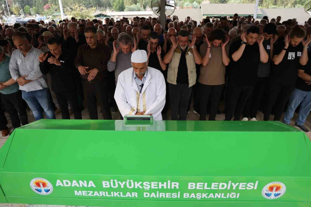 Ayvalık açıklarındaki tekne kazasında ölen Dr. Şahin Bingüllü Adana'da son yolculuğuna uğurlandı 1