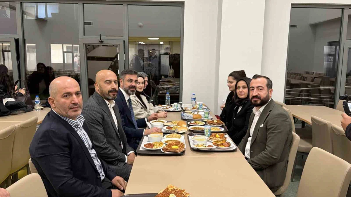 Bitlis'te üniversite öğrencileri kültür ve kardeşlik buluşmasında bir araya geldi 4