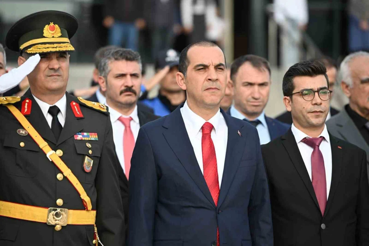Iğdır'da 29 Ekim Cumhuriyet Bayramı kutlamaları çelenk töreniyle başladı 2