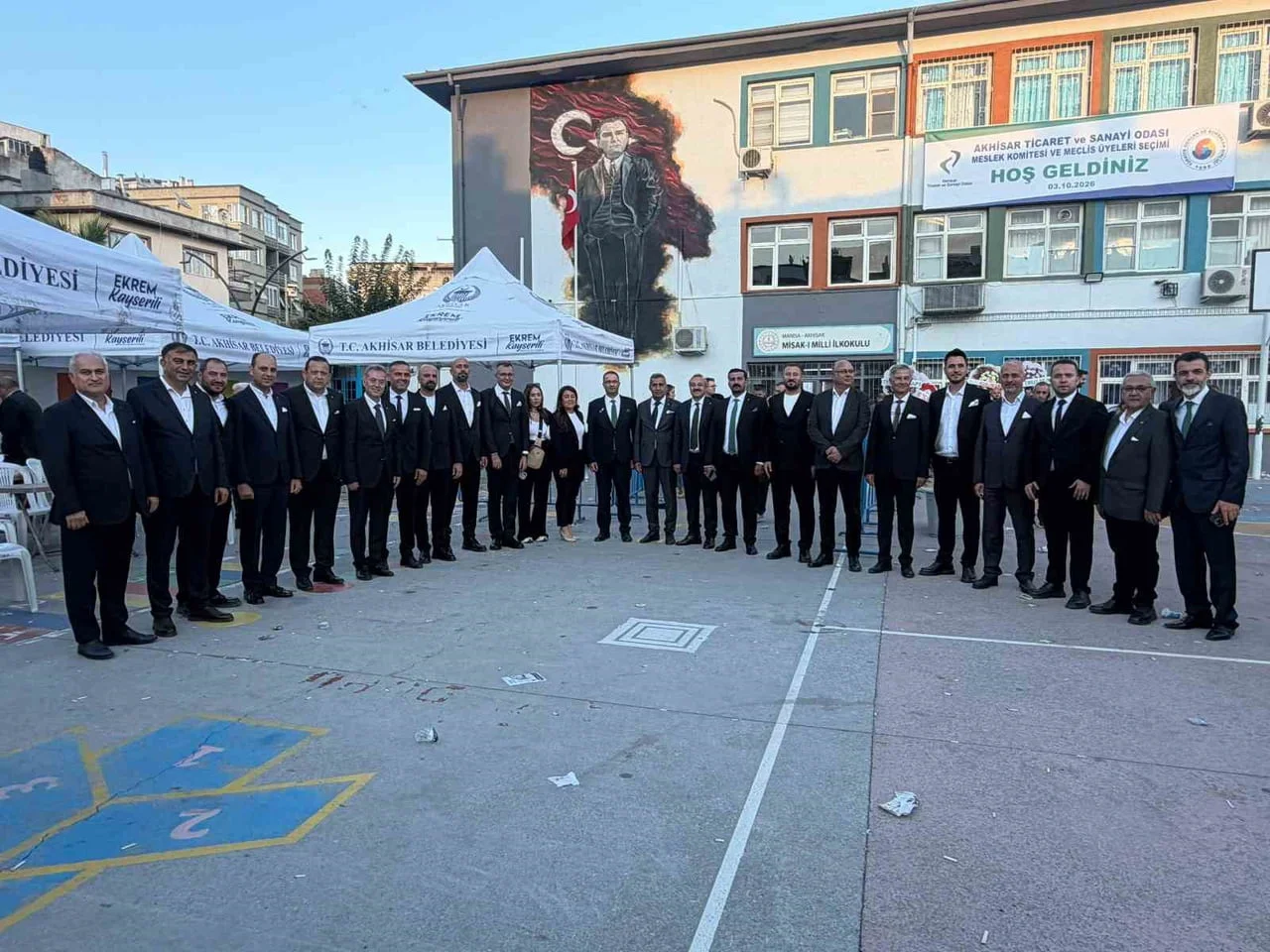 AKHİSAR TİCARET VE SANAYİ ODASI SEÇİMLERİNDE 10 MESLEK GRUBUNUN 5'İNDE SAMİ KARAOĞLAN'IN BEYAZ...