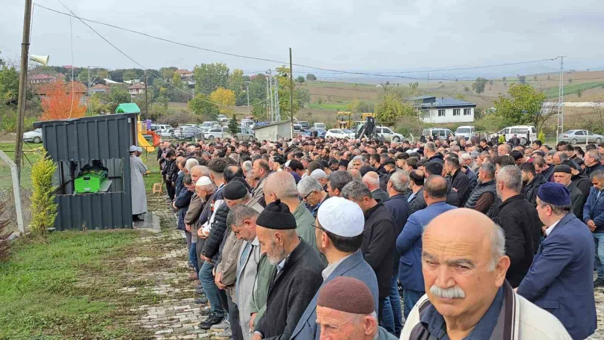 İstanbul'daki inşaatta hayatını kaybeden genç işçi memleketinde toprağa verildi 2