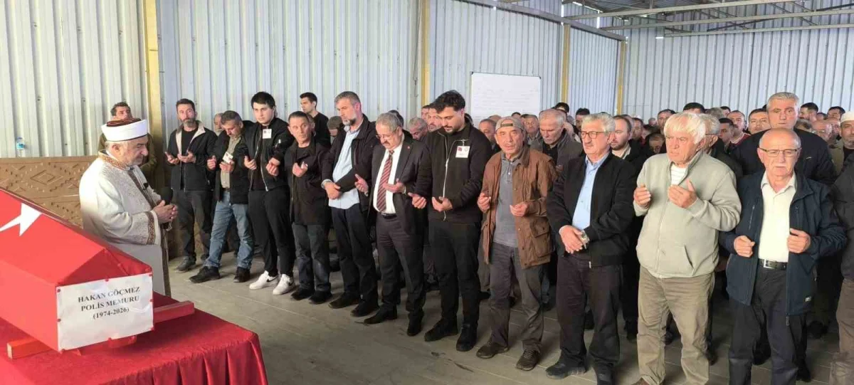 Kanser tedavisi gören polis memuru Hakan Göçmez memleketi Samsun'da son yolculuğuna uğurlandı 4