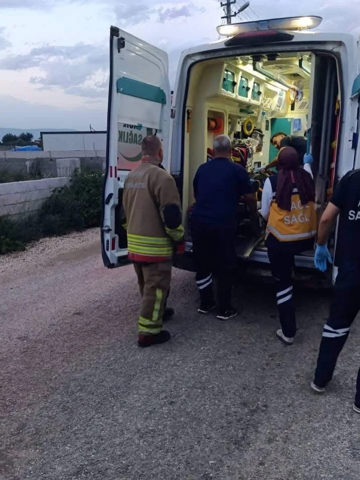 ANTAKYA İLÇESİ YEŞİLOVA MAHALLESİ’NDE MEYDANA GELEN MOTOSİKLET KAZASINDA YARALANAN 3 VATANDAŞ...