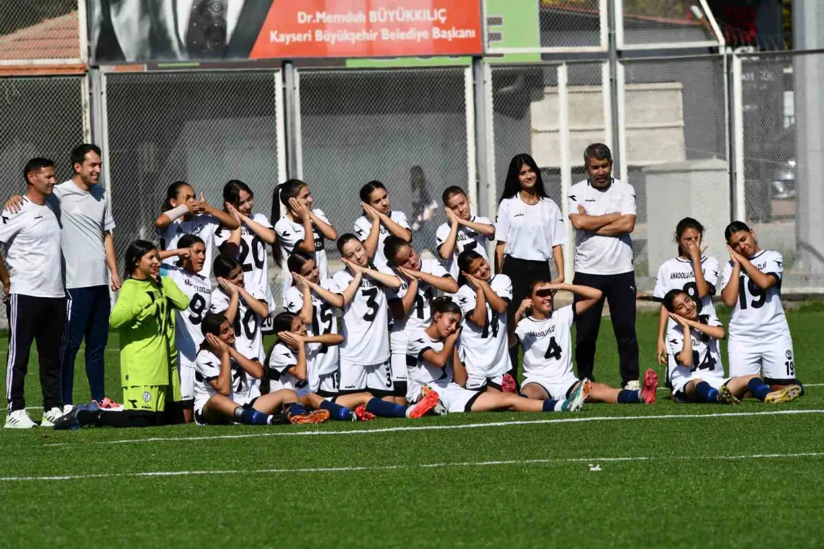Anadolu Yıldızları, Kayseri Gençlerbirliği'ni 3-1 mağlup etti 4