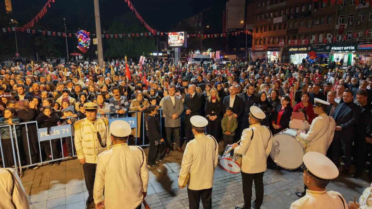 Kırıkkale’de Cumhuriyet’in 103. yılı fener alayı ve konserle kutlandı 3