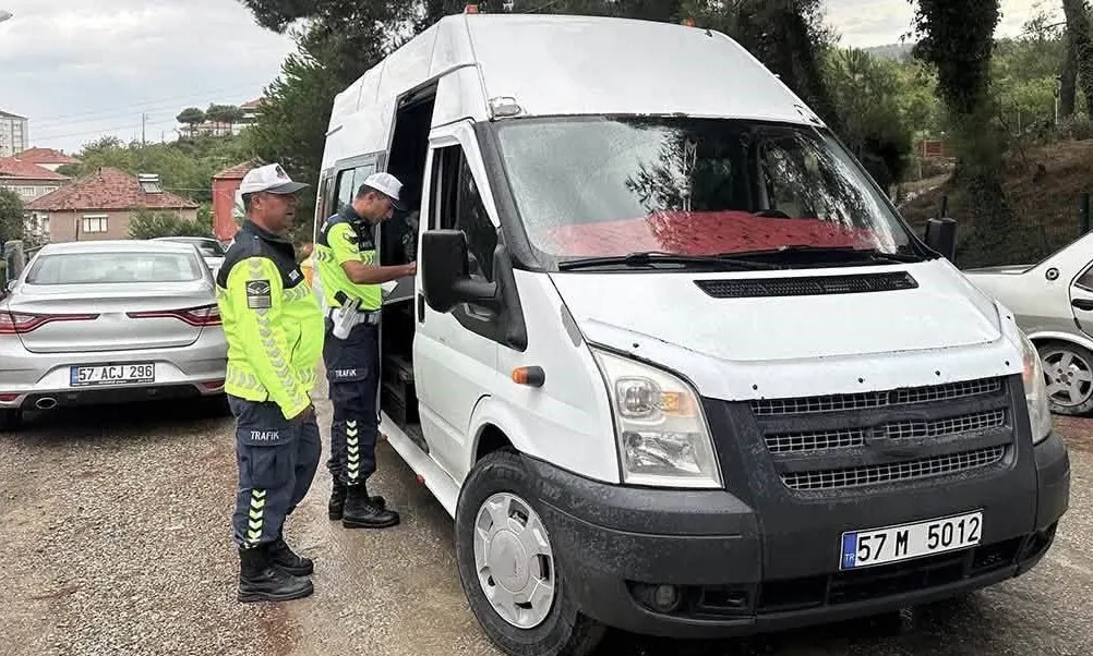 Sinop'ta okul çevreleri ve servislerde denetimler sıklaştırıldı 4