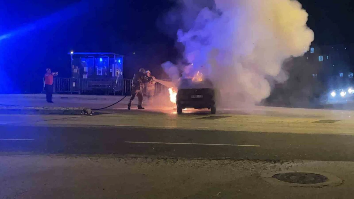 Düzce'de stop eden otomobil alev topuna döndü 2