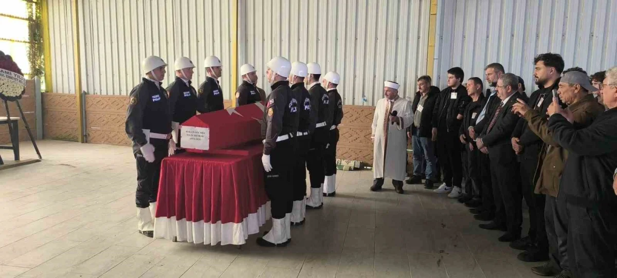 Kanser tedavisi gören polis memuru Hakan Göçmez memleketi Samsun'da son yolculuğuna uğurlandı 2