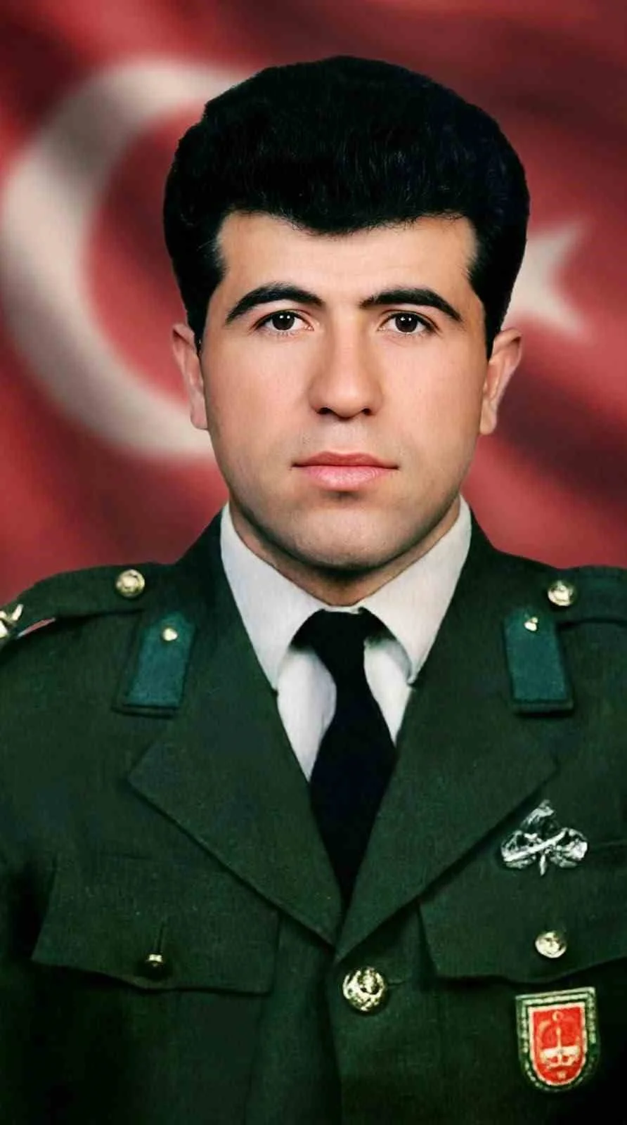 Şehit Teğmen Şenol Şentürk'ün hatırası öğrencilere yapılan mont yardımıyla yaşatılıyor 1