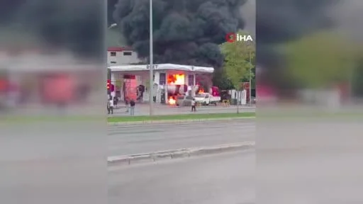 Akaryakıt istasyonunda yakıt boşaltan tanker patladı: Yangını söndürme çalışmaları...