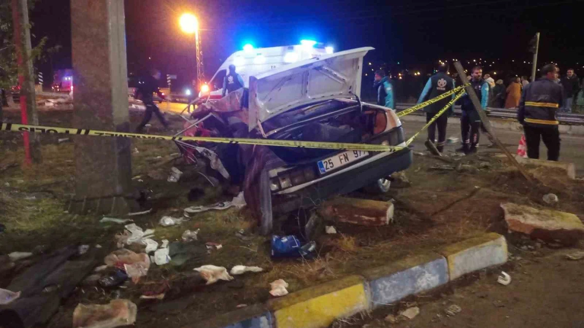 Van'ın Gevaş ilçesinde yakıt tankeri ile otomobil çarpıştı: 1 ölü, 4 yaralı 4