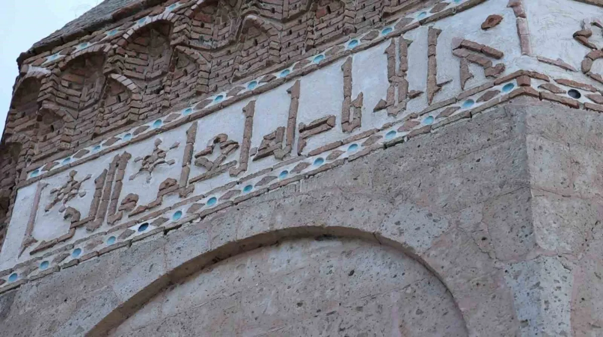 Anadolu Selçuklu Devleti'nin Turhasan Bey'e ithafen yaptırdığı 8 asırlık türbe 4