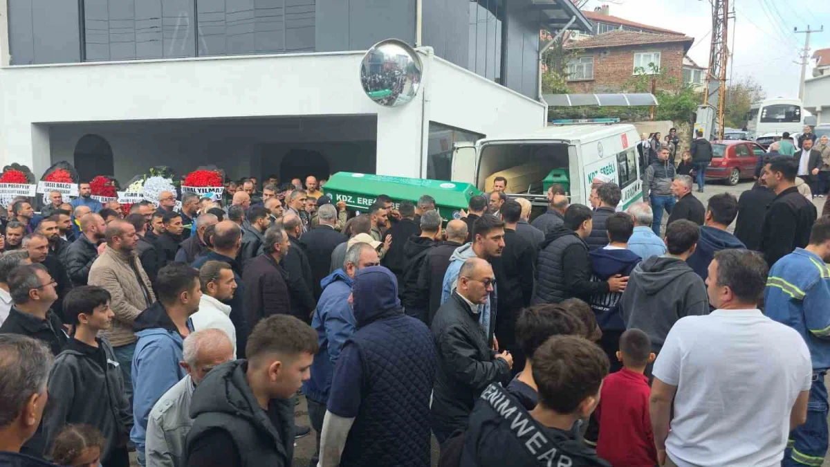 Okulda fenalaşan 9 yaşındaki Ömer Halis Karadeniz Ereğli'de son yolculuğuna uğurlandı 2