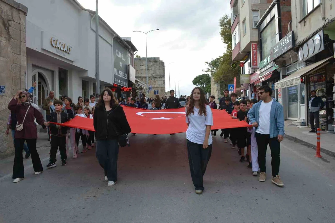 SİNOP’TA 5-11 EKİM AMATÖR SPOR HAFTASI ETKİNLİKLERİ KAPSAMINDA KORTEJ YÜRÜYÜŞÜ VE ÇELENK SUNMA...
