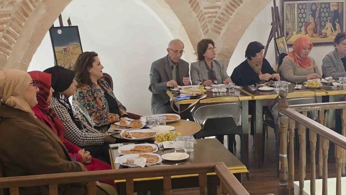 Kütahya'daki 600 yıllık tarihi hamam sanatçıların buluşma noktası oldu 3